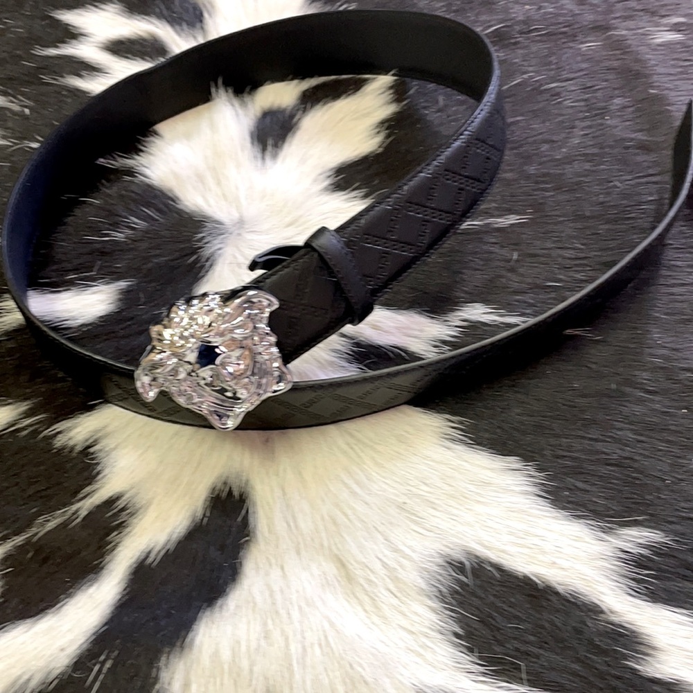 Like new Men’s Versace leather belt-authentic!! Size 38